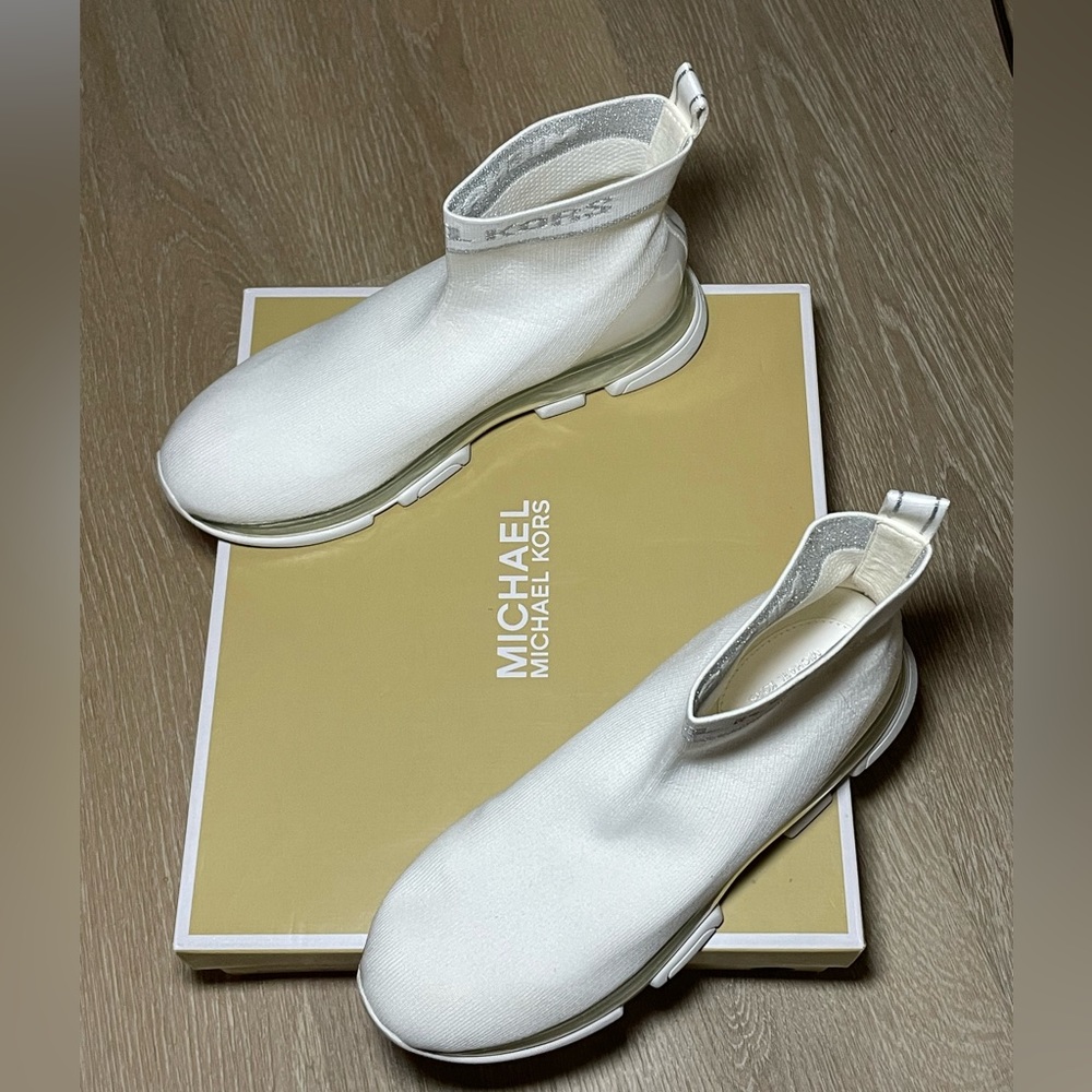 Michael Kors Kendra Bootie - Picture 7 of 7